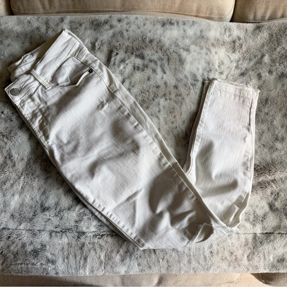 🤍👖 Old Navy White Rockstar Ripped Jeans